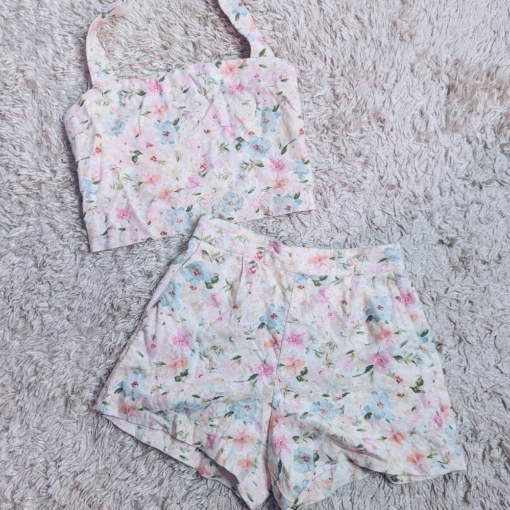 DAINTY LINEN SET
